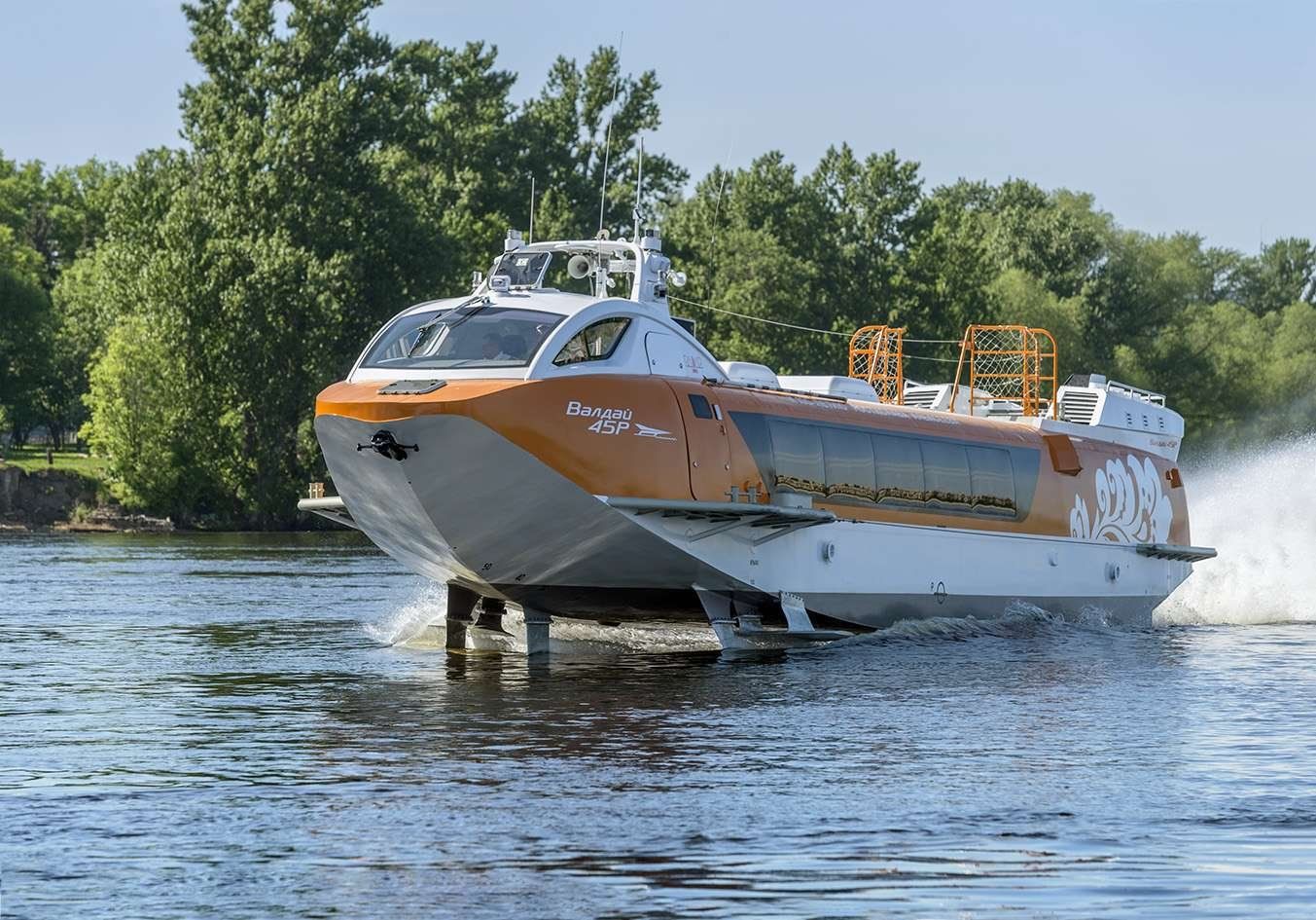 Метеор нижний новгород козьмодемьянск. Подводных крыльях "Валдай 45р". Судно на подводных крыльях Валдай 45р. Речных судна «Валдай 45р»,. СПК Валдай 45р.