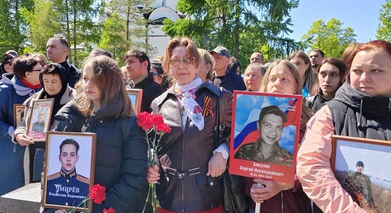 В Саратове на мемориал в Парке Победы занесли имена погибших на СВО