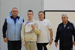 Турнир по классическому жиму штанги: сила, дух и единство!