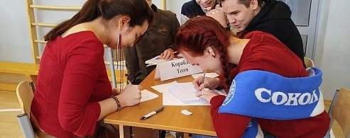 Школьники региона проверили свои знания в интеллектуальной игре «Что? Где? Когда?»