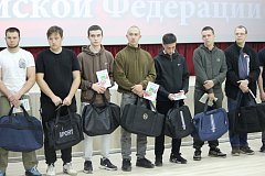 В добрый путь, защитники!