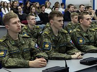 Военкор НТВ встретился с молодежью Саратова