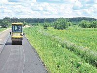В области продолжают обновлять автоподъезды к селам