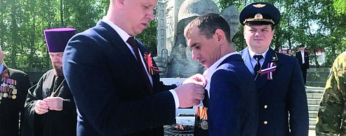 Участнику спецоперации из Саратовской области вручили орден Мужества