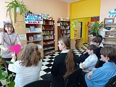 В Ивановской библиотеке прошел библиотечный час «Семья и семейные традиции»