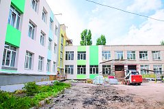 При поддержке Вячеслава Володина в области благоустраивают территории школ и детсадов