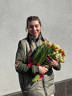 Саратовские активисты поздравили женщин-волонтёров и семьи героев с наступающим 8 Марта   