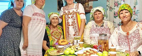 Светлый праздник в кругу друзей!