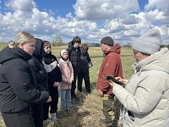 В заказнике «Центральный» разместили сделанные школьниками скворечники