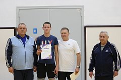 Турнир по классическому жиму штанги: сила, дух и единство!