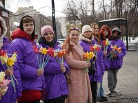 Создали букеты своими руками, чтобы порадовать горожанок  