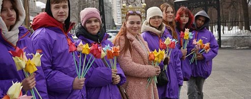 Создали букеты своими руками, чтобы порадовать горожанок  