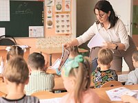 Педагогические работники школ и детсадов получат ежемесячные доплаты